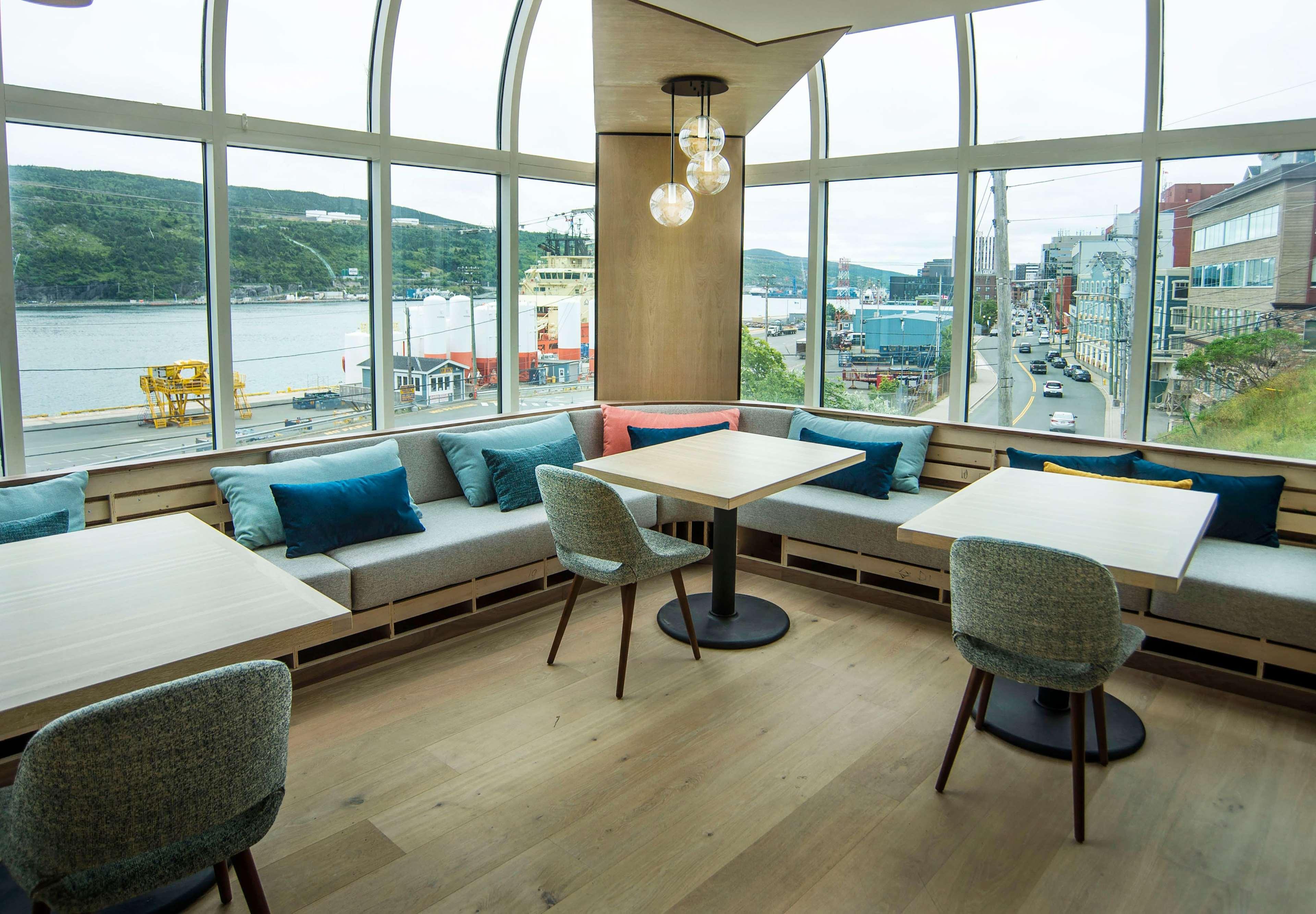 Doubletree By Hilton St. John'S Harbourview Hotell Exteriör bild