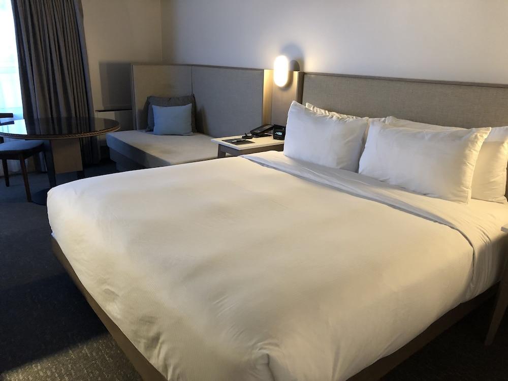 Doubletree By Hilton St. John'S Harbourview Hotell Exteriör bild