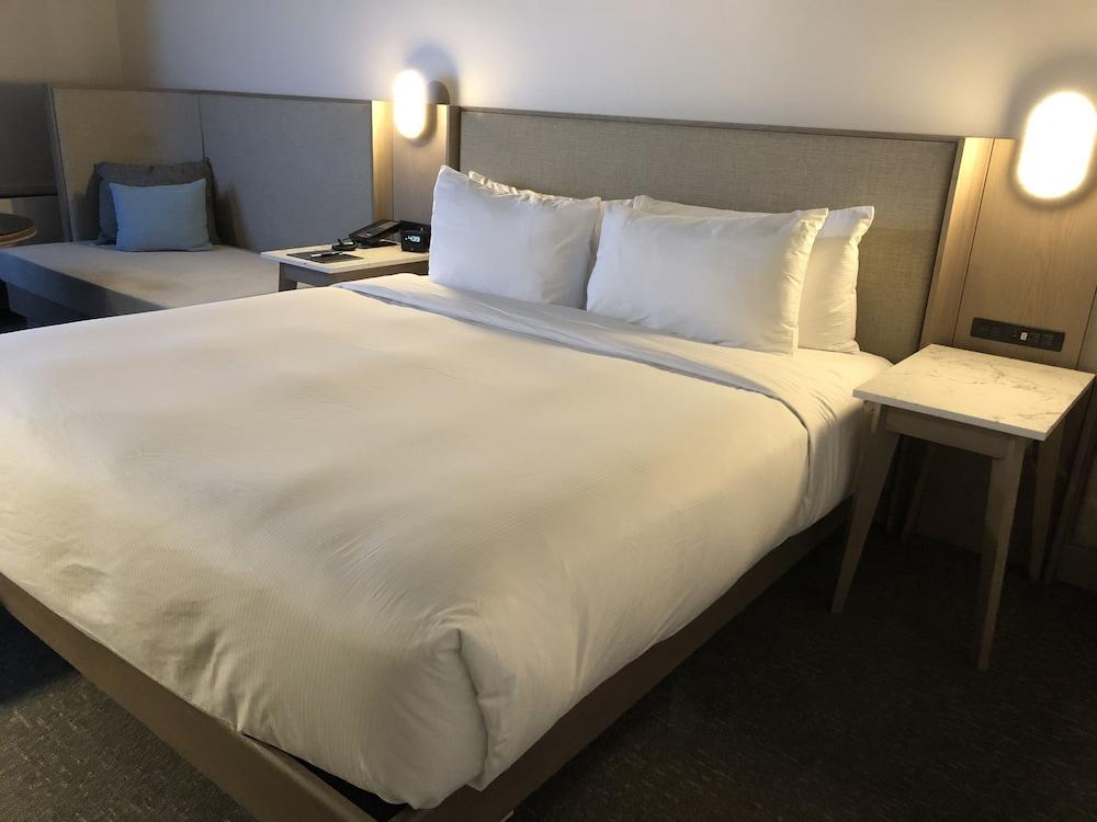 Doubletree By Hilton St. John'S Harbourview Hotell Exteriör bild